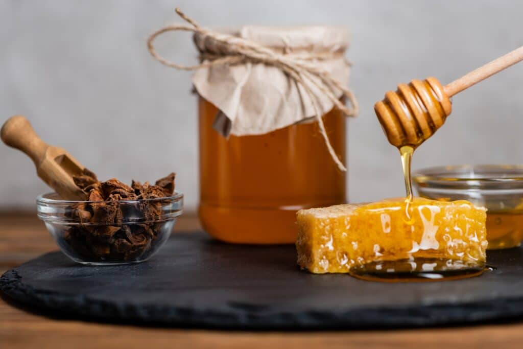Produits (miel, cire) issus de la production d'abeilles